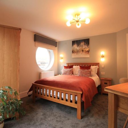 Streamside Apartments Yeovil Bagian luar foto