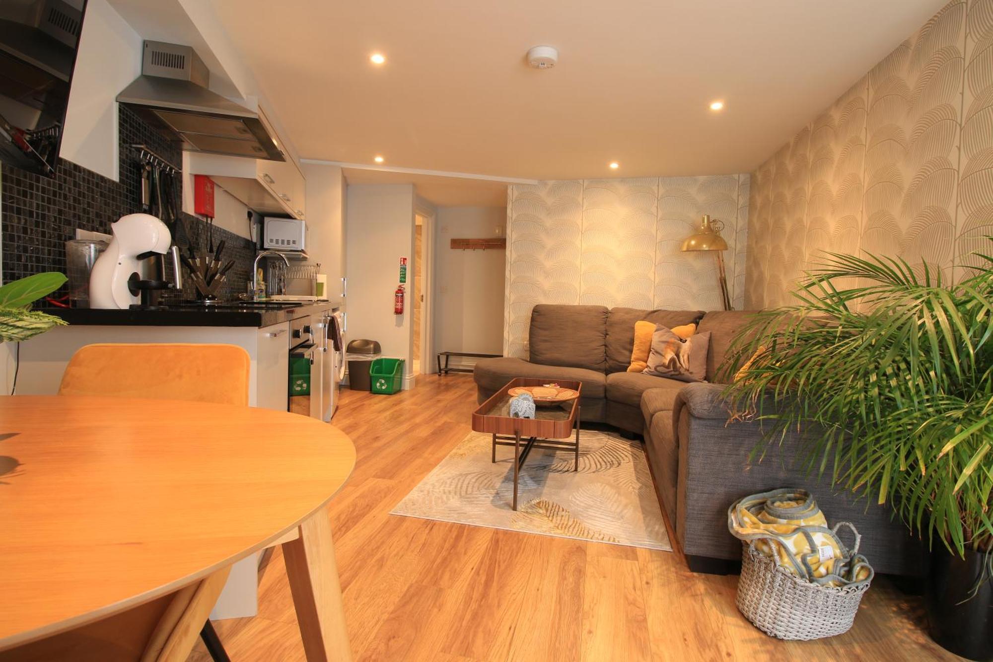 Streamside Apartments Yeovil Bagian luar foto